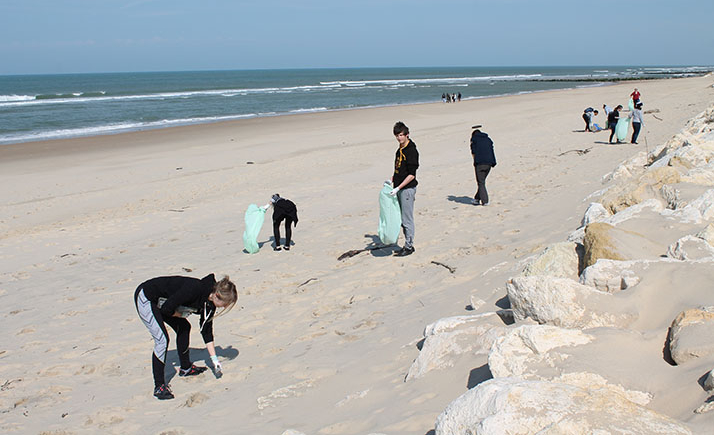 Nettoyage de la plage Lacanau Sud