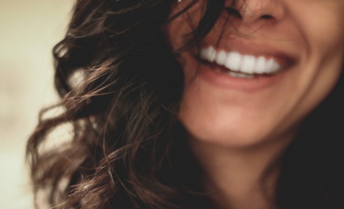 Le sourire contribue-t-il à votre bonheur ? visuel étude i-Share